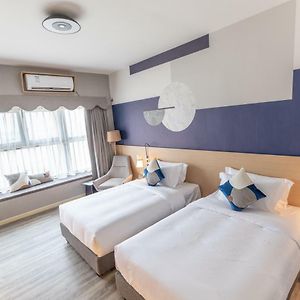 Room Mainland Chinese Citizens
